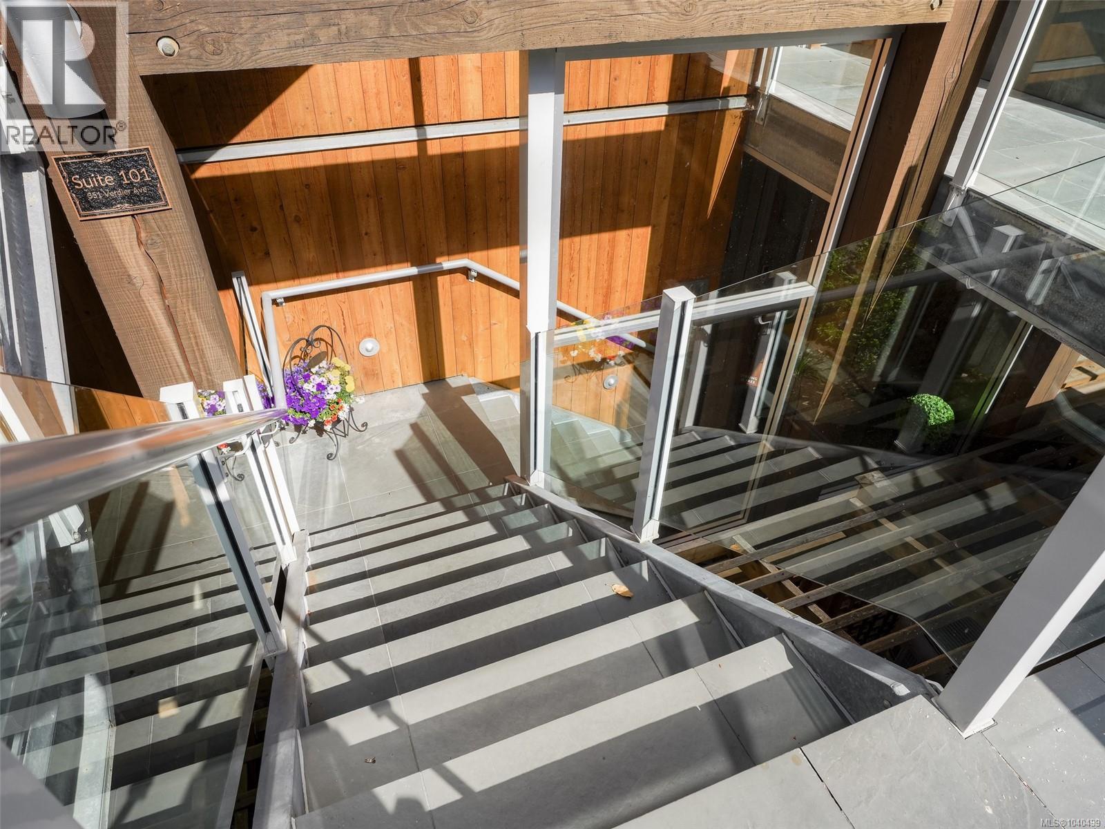 101 851 Verdier Ave, Central Saanich