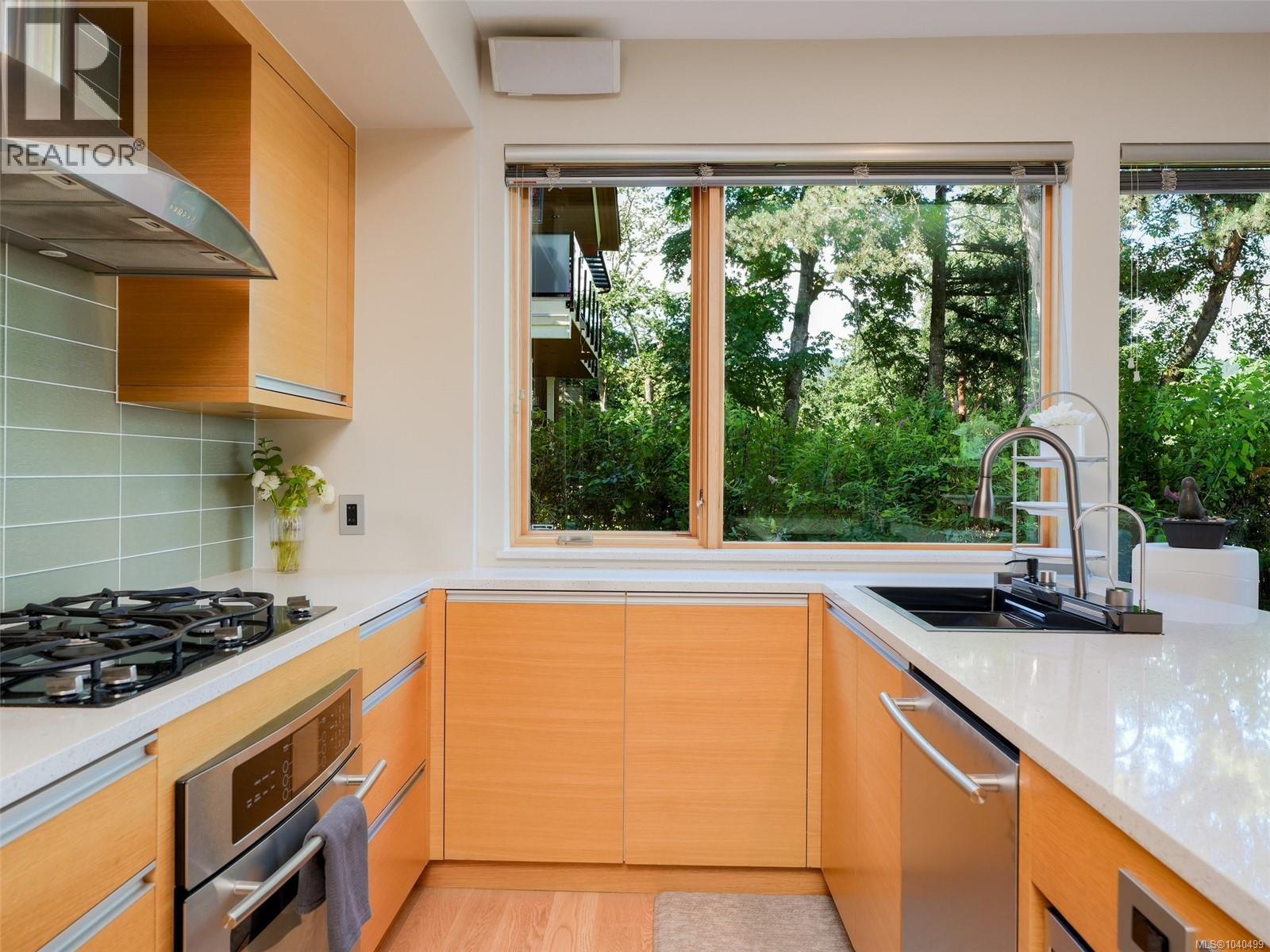 101 851 Verdier Ave, Central Saanich