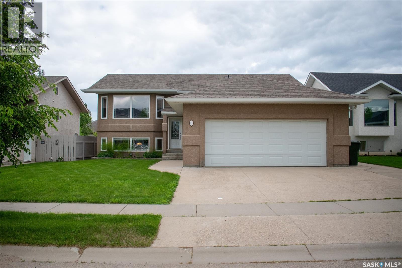 71 Longpre CRESCENT - 1