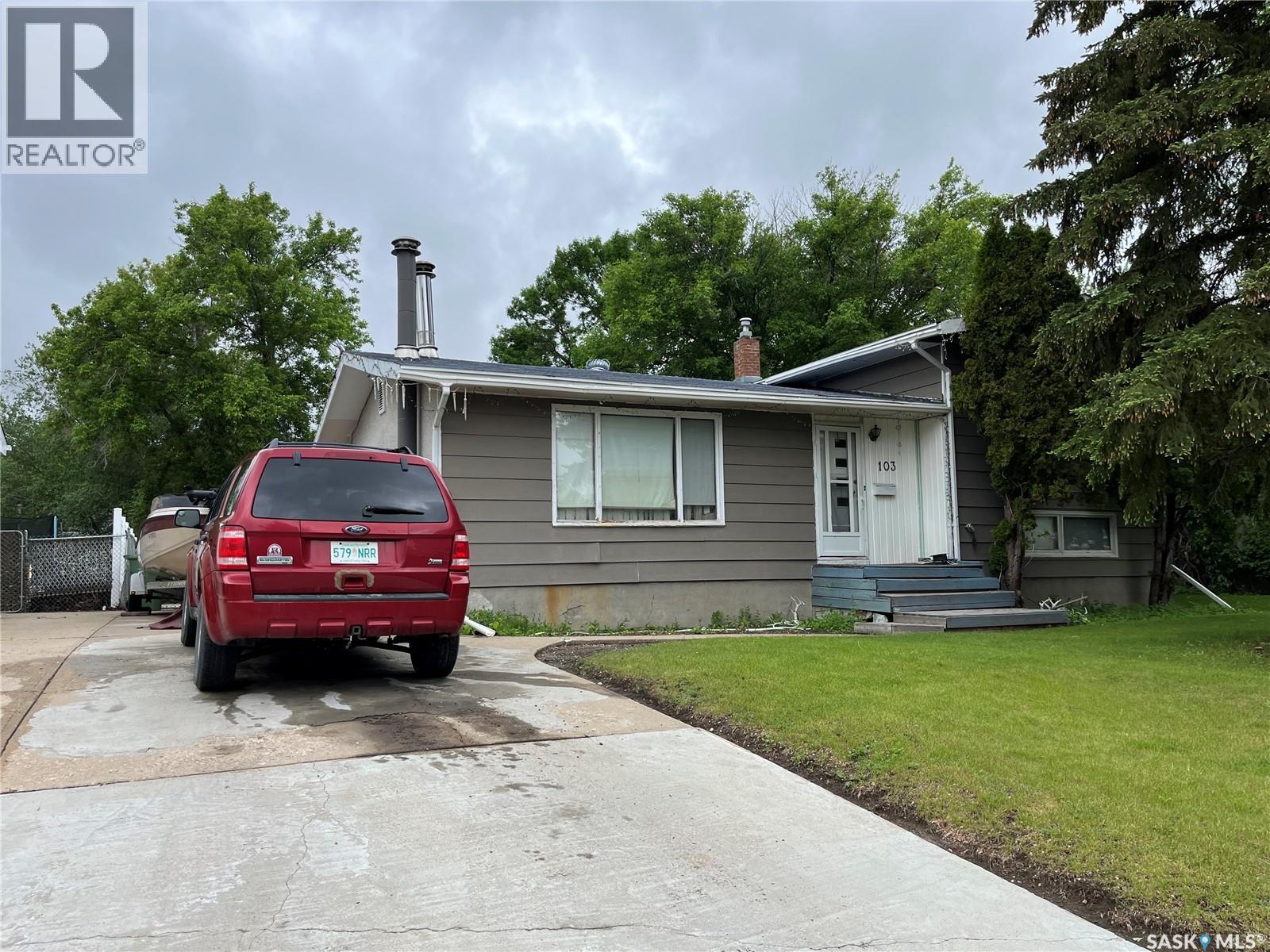 103 Matheson CRESCENT - 1