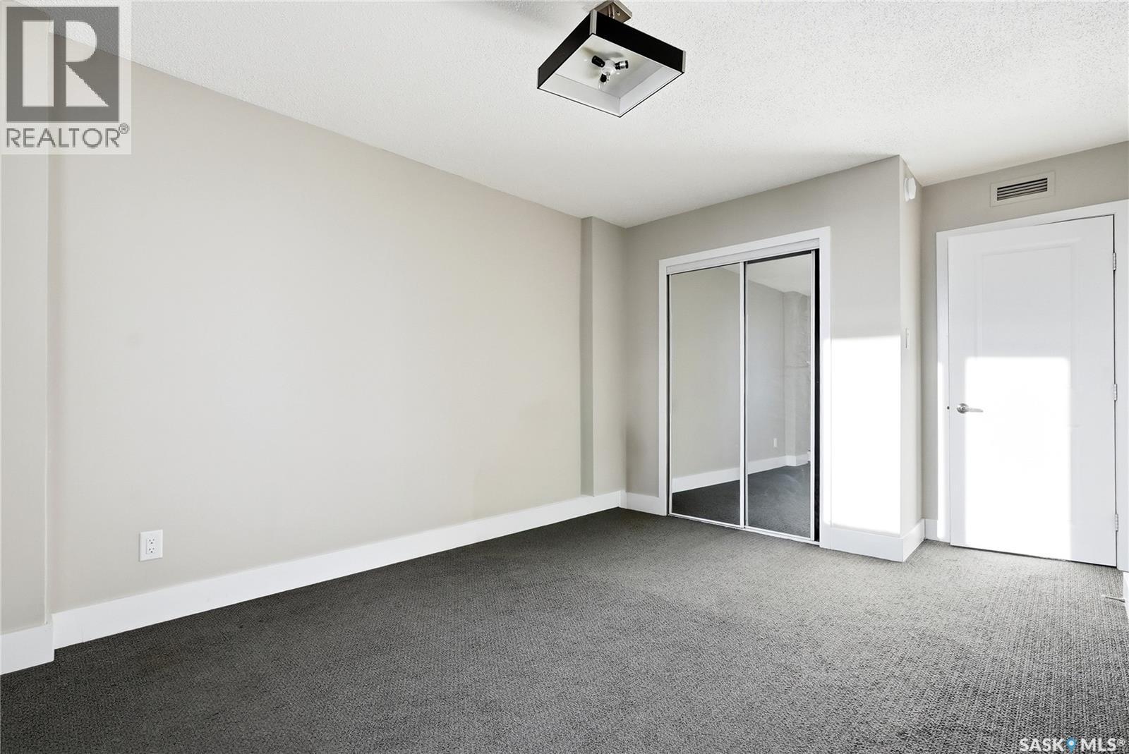#1207 320 5th AVENUE N - 19