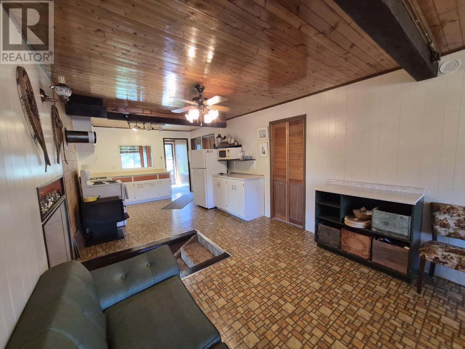 8 Jackfish Lake Road N - 9