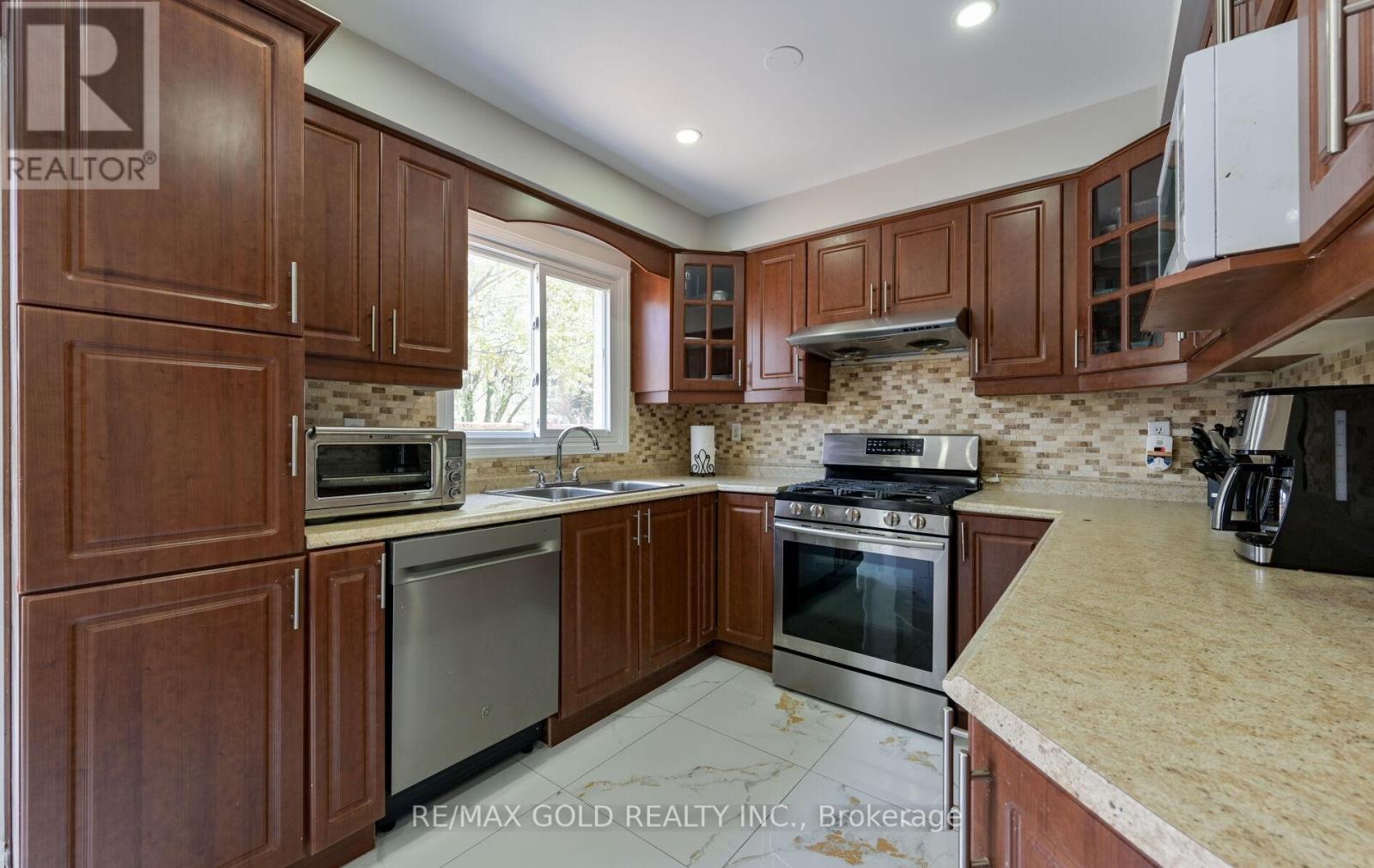 171 FERNFOREST DRIVE - 11