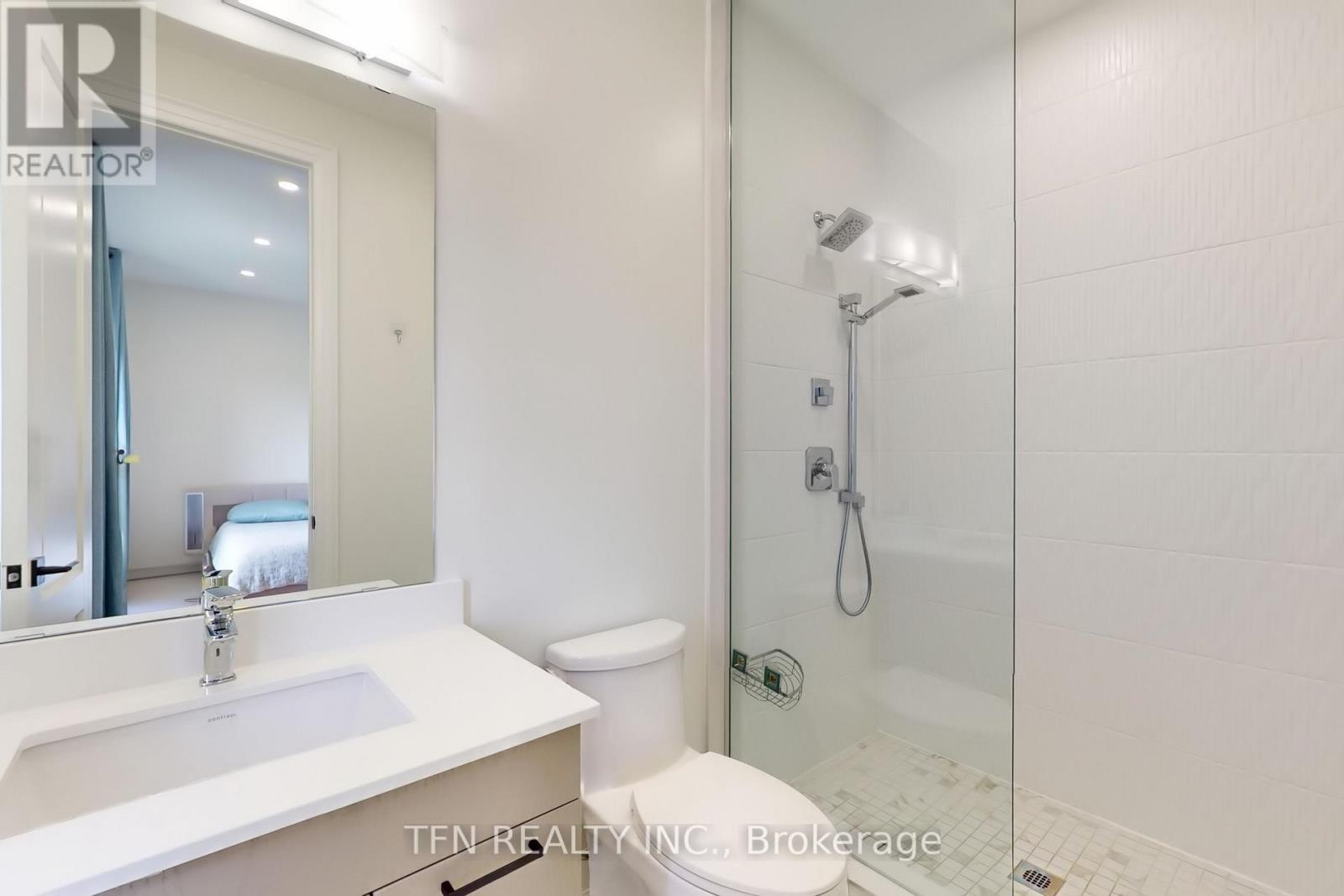 258 AMOS DRIVE - 32