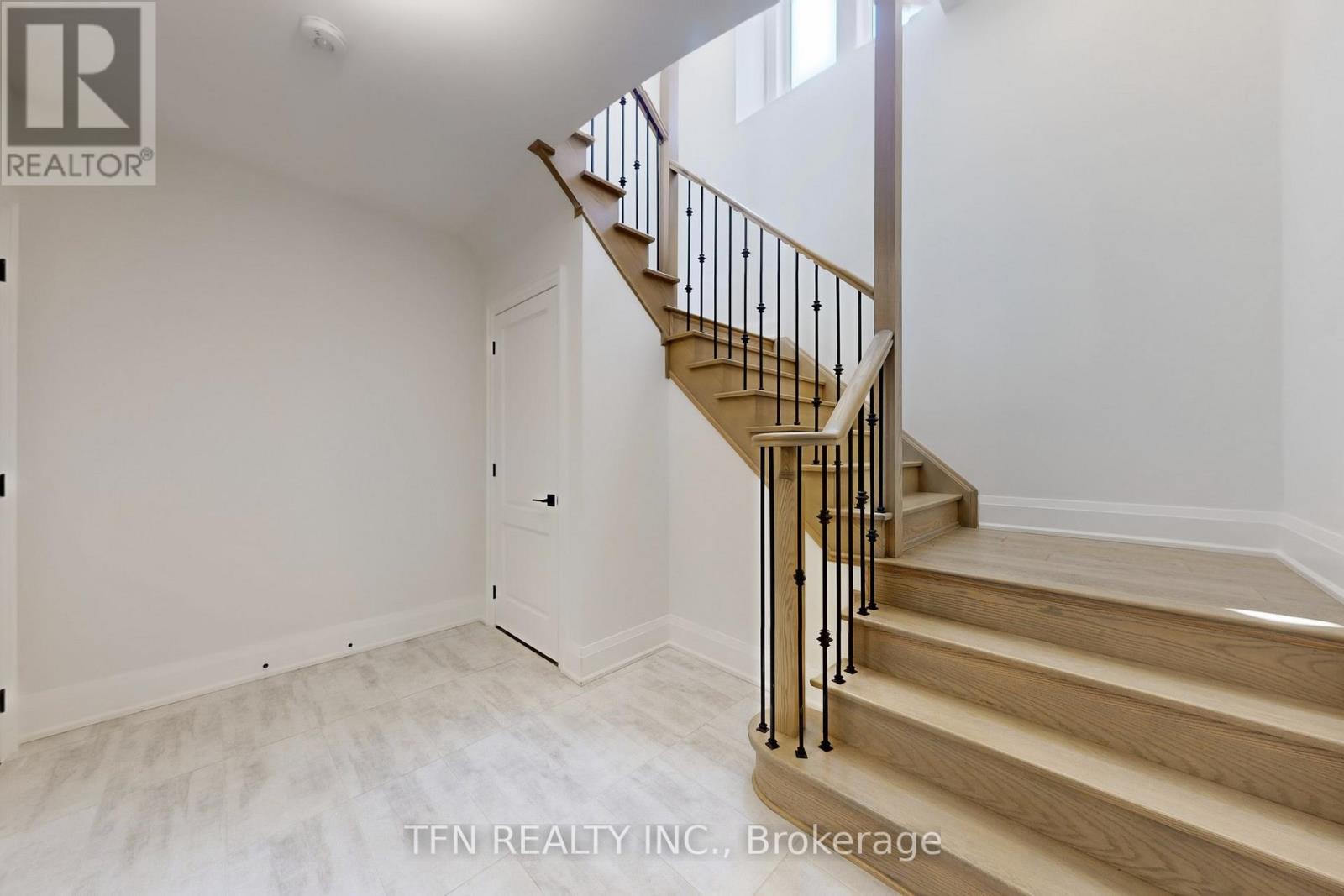 258 AMOS DRIVE - 33