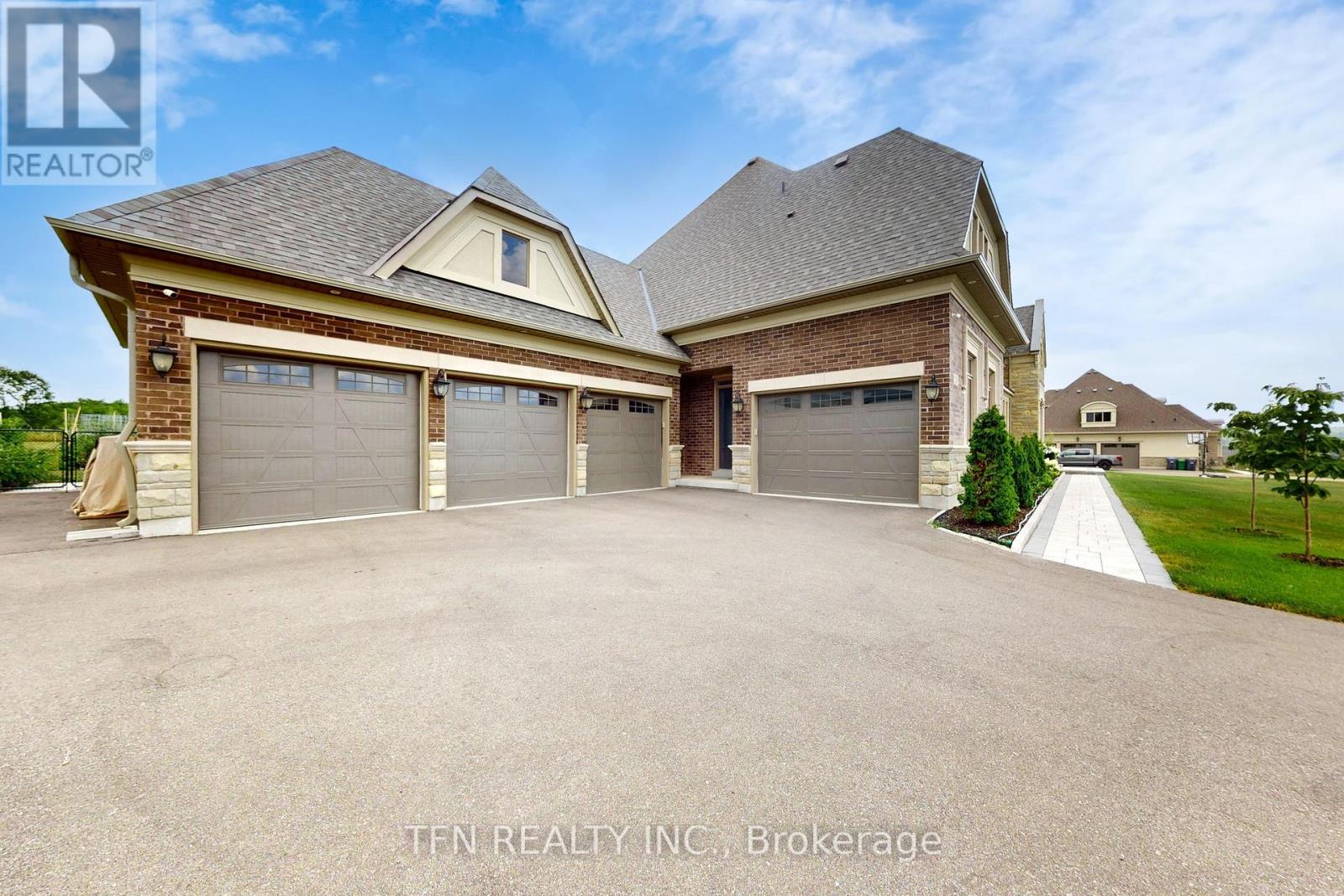 258 AMOS DRIVE - 4