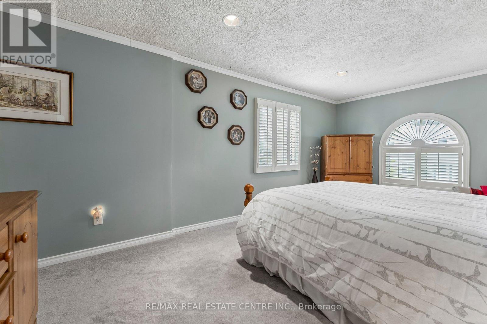26 JAMESON CRESCENT - 24
