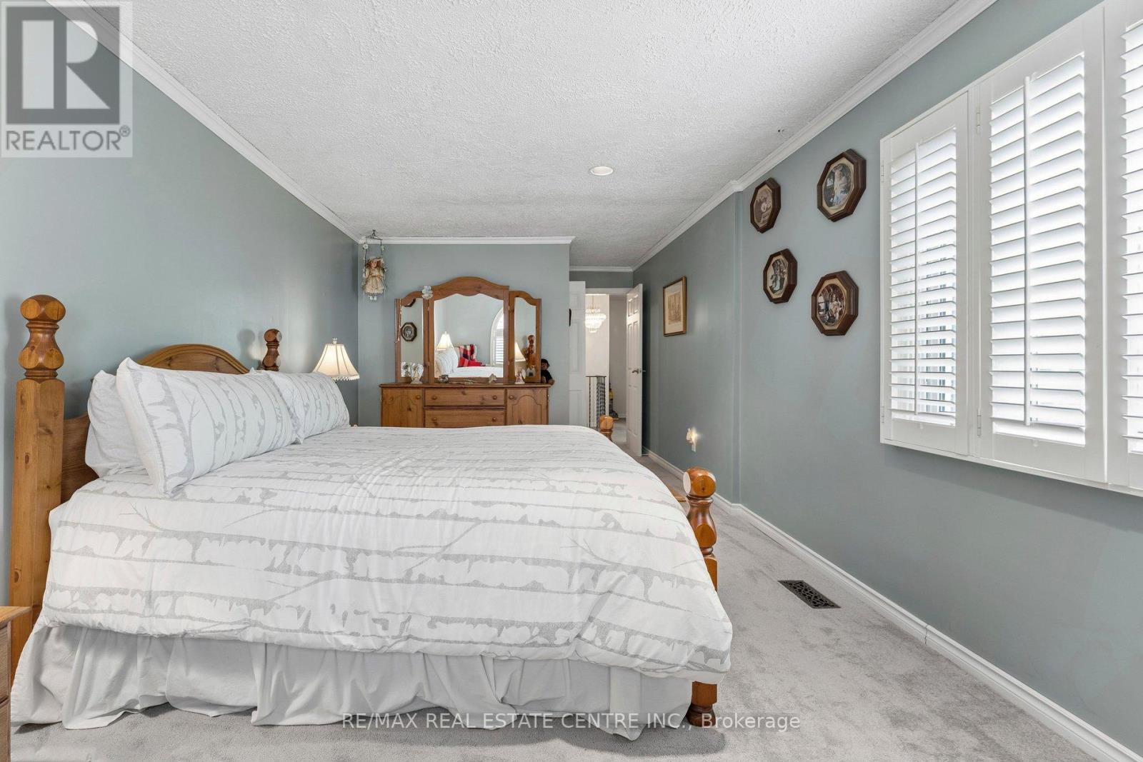 26 JAMESON CRESCENT - 25
