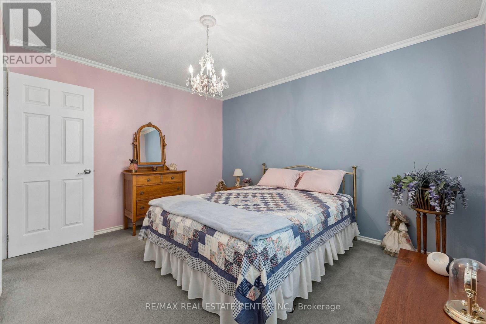 26 JAMESON CRESCENT - 32
