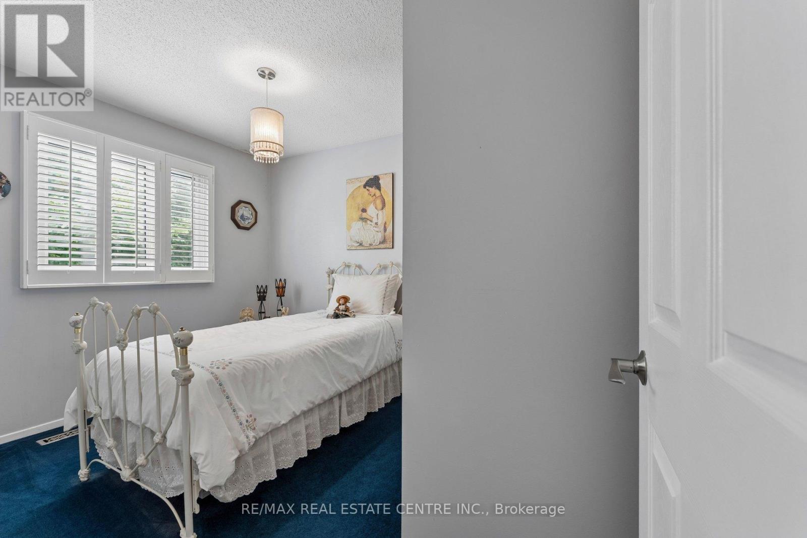 26 JAMESON CRESCENT - 33