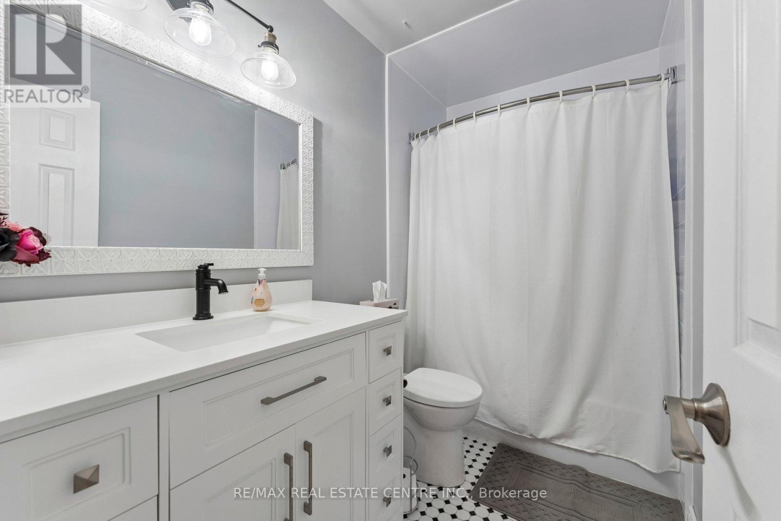 26 JAMESON CRESCENT - 36