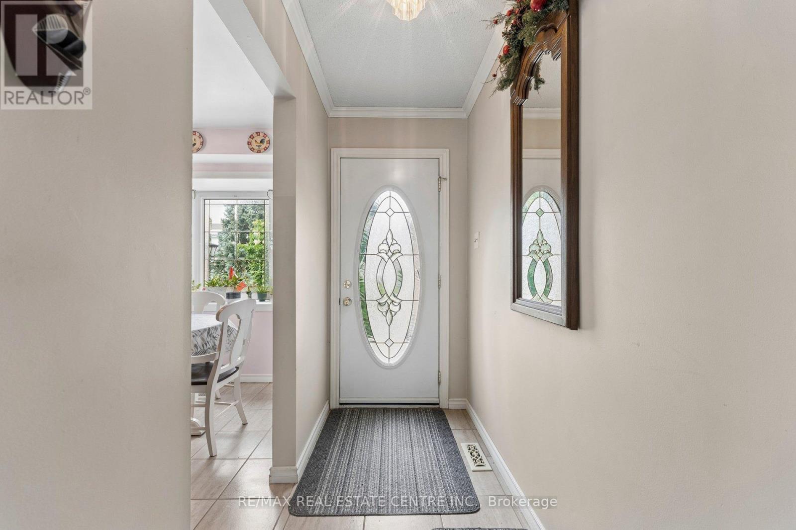 26 JAMESON CRESCENT - 4