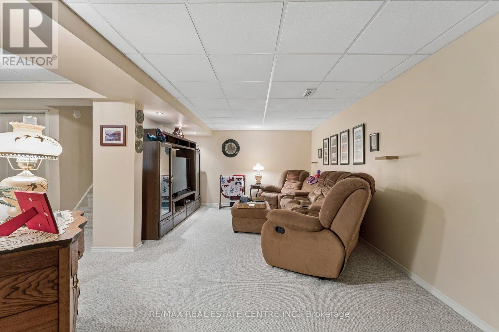 26 JAMESON CRESCENT - 42