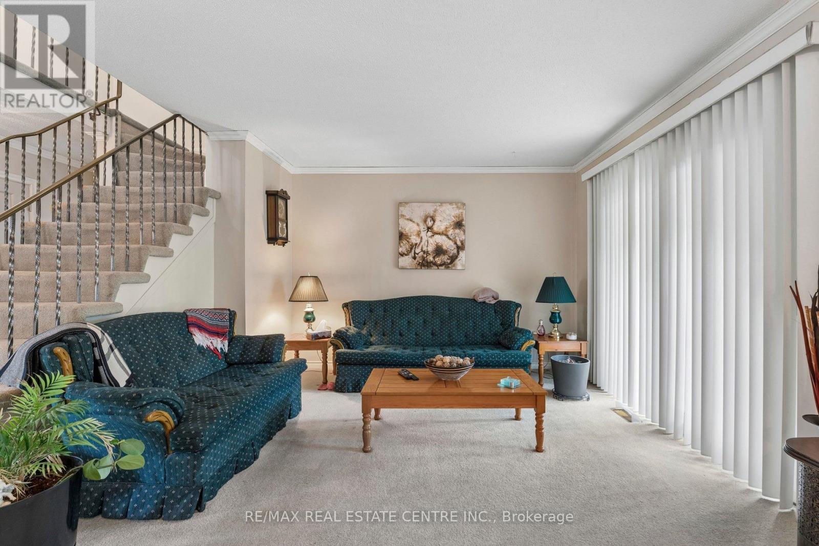 26 JAMESON CRESCENT - 8