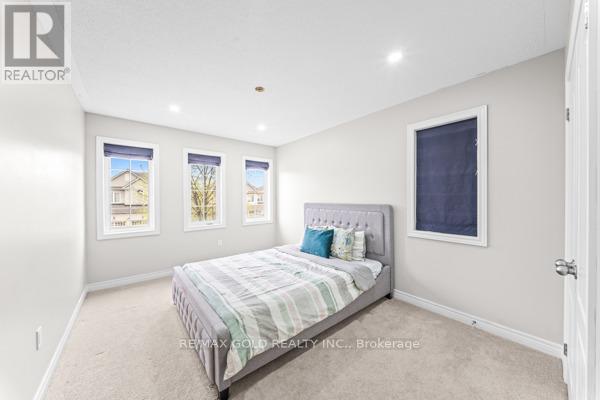 10 ROUGEBANK AVENUE - 34