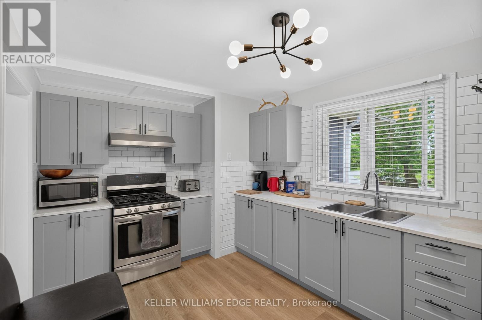 258 LYNDEN ROAD - 32