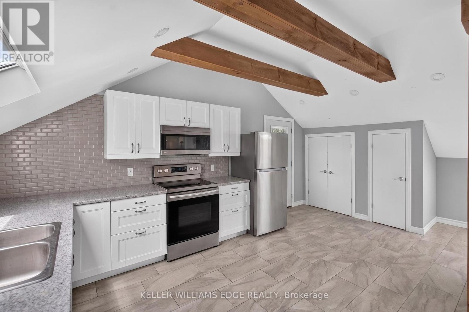 258 LYNDEN ROAD - 43