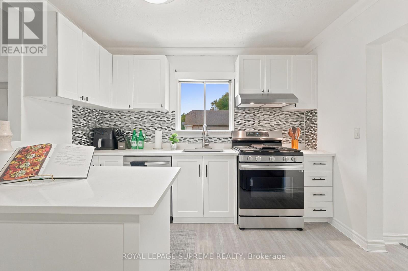 24 ALEXANDRA BOULEVARD - 16