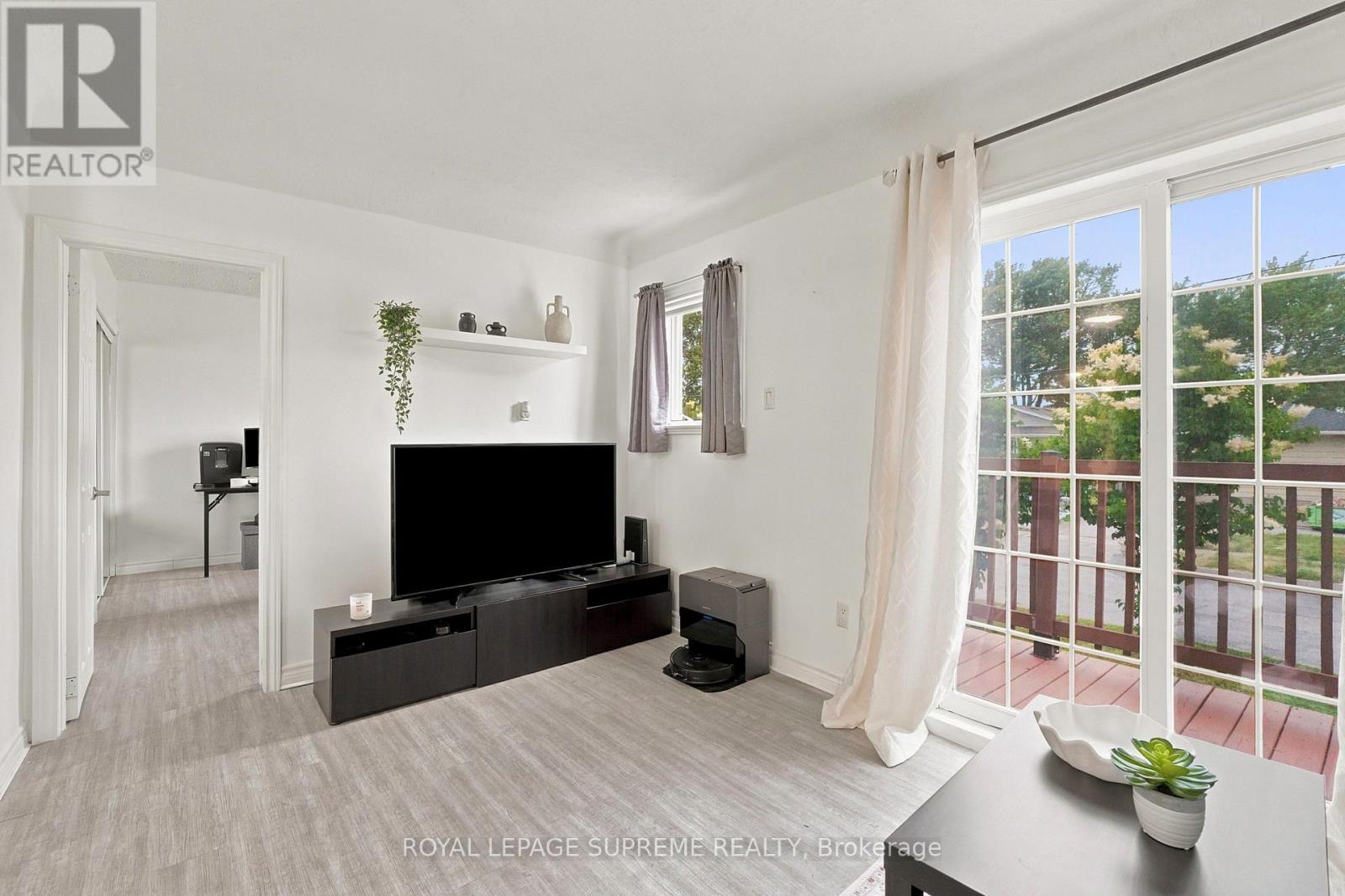 24 ALEXANDRA BOULEVARD - 24