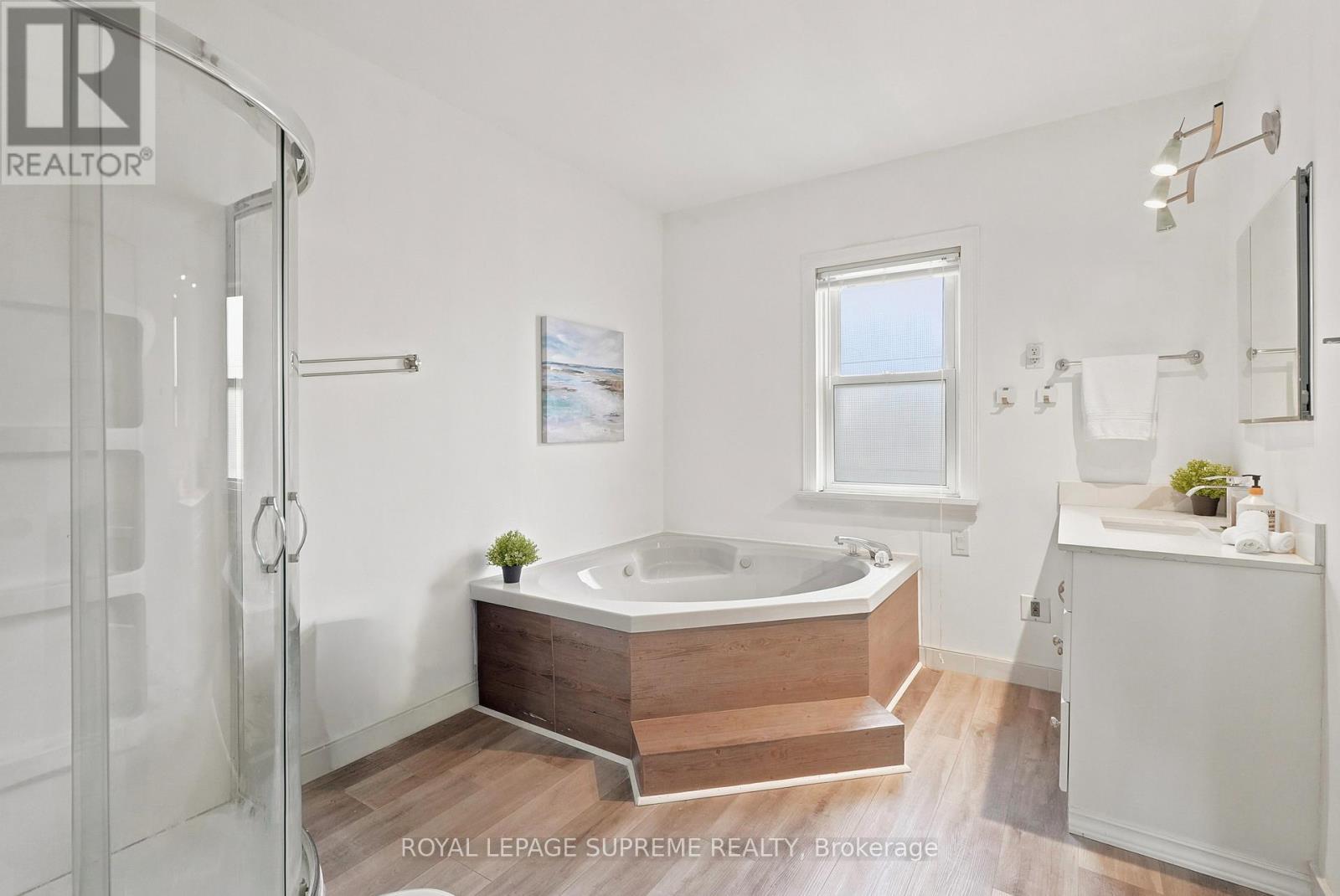 24 ALEXANDRA BOULEVARD - 33