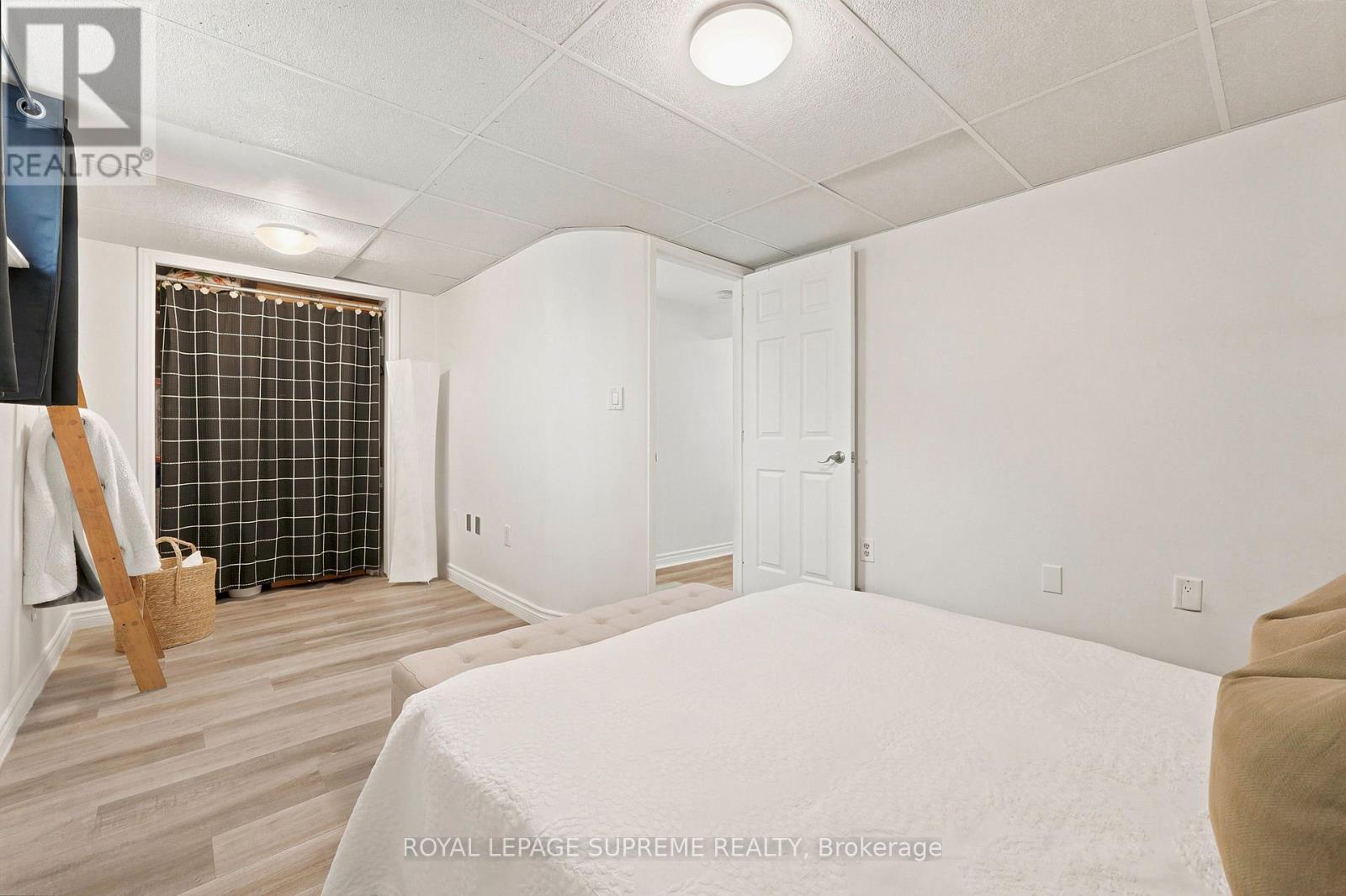 24 ALEXANDRA BOULEVARD - 41