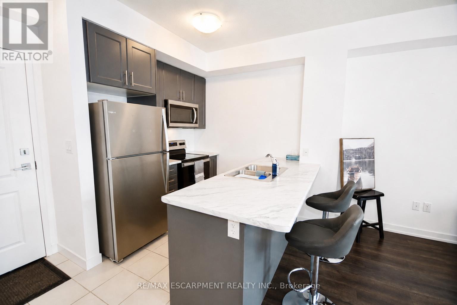 #404 450 DUNDAS STREET E - 3