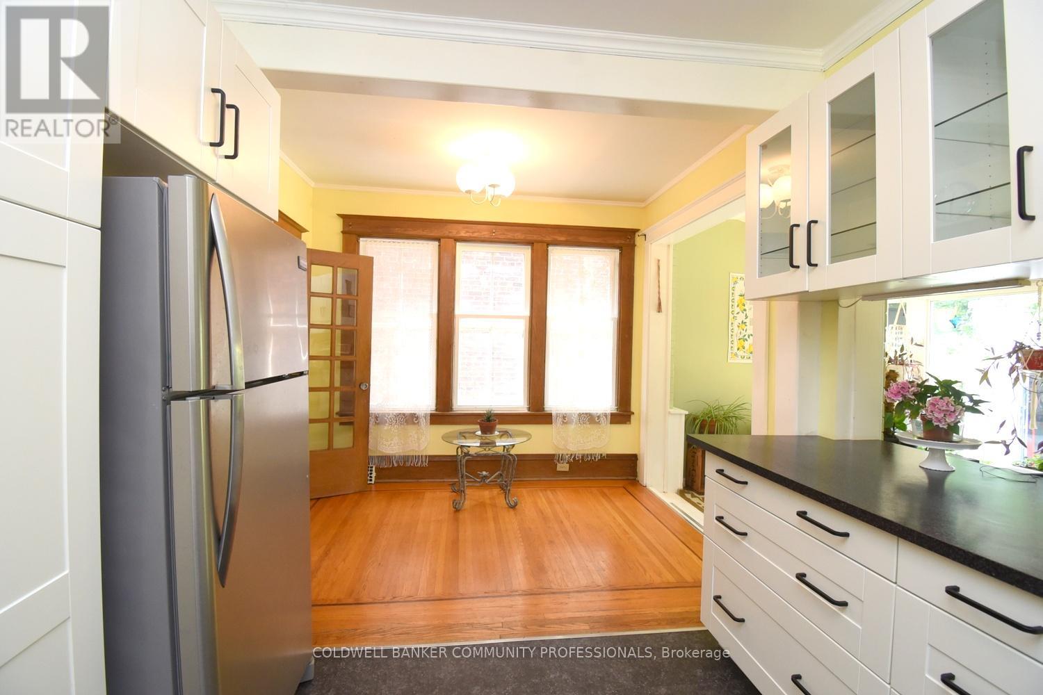 28 ST CLAIR AVENUE - 16