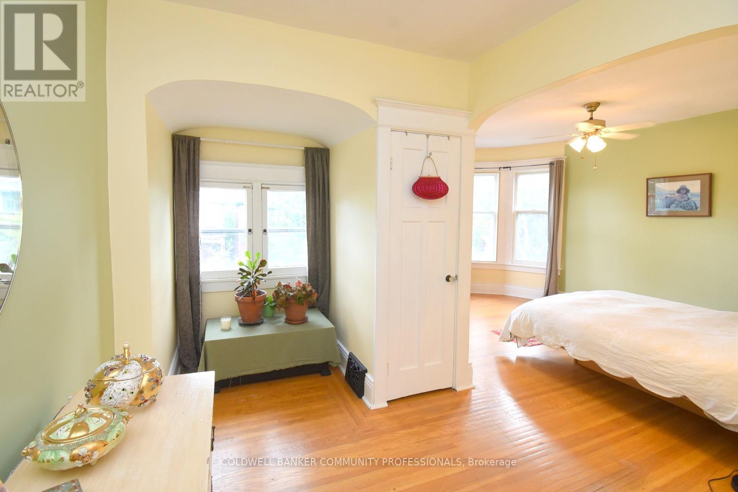 28 ST CLAIR AVENUE - 26