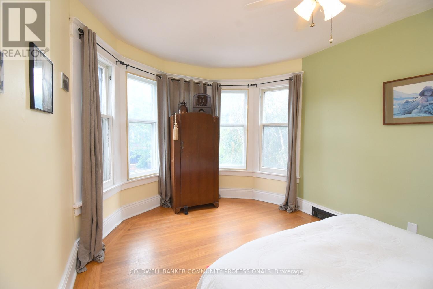 28 ST CLAIR AVENUE - 27