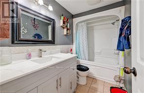 53 HELENE CRESCENT - 17