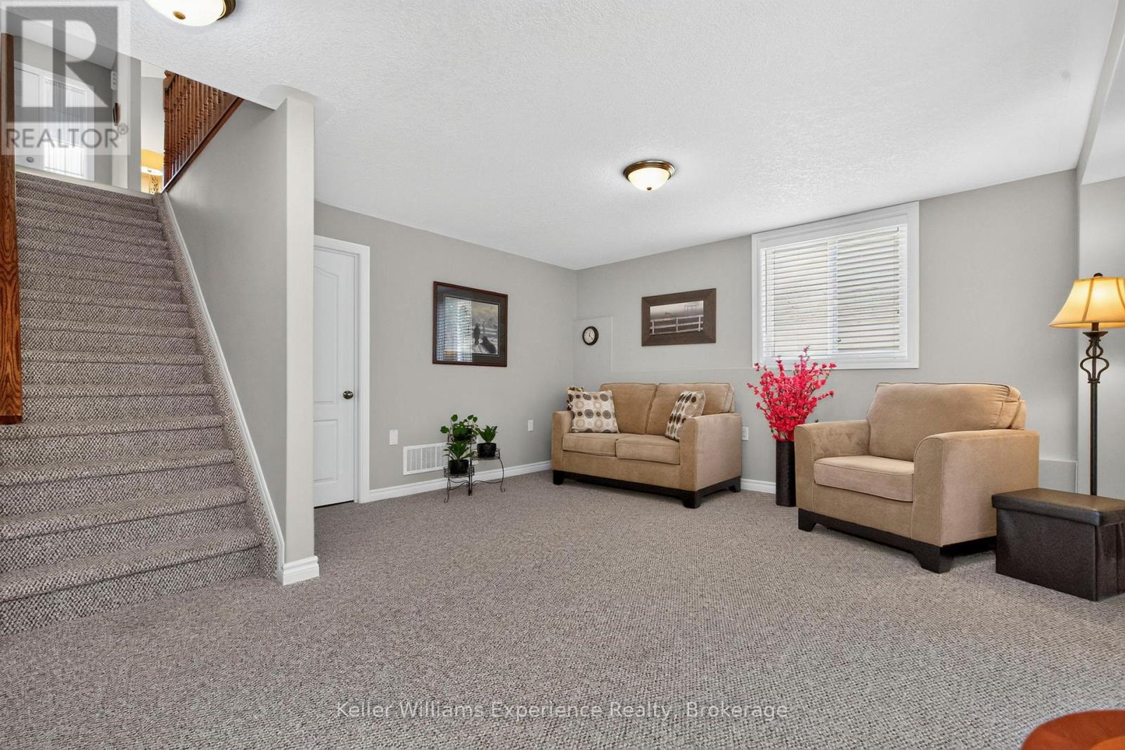 5 SHEPPARD DRIVE - 21
