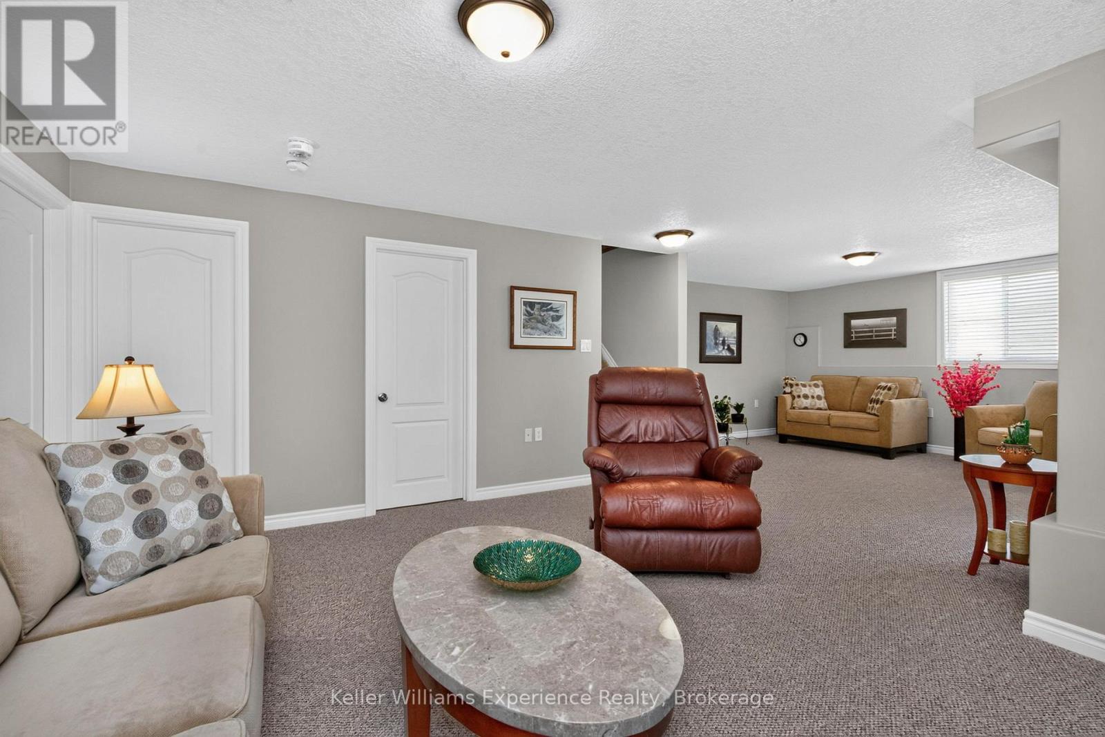 5 SHEPPARD DRIVE - 25