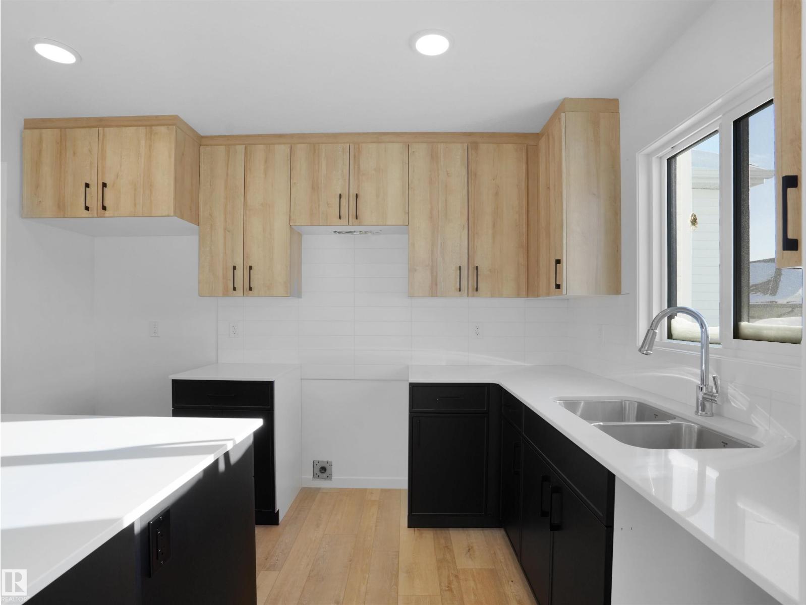 #4 18640 18 AV NW - 10