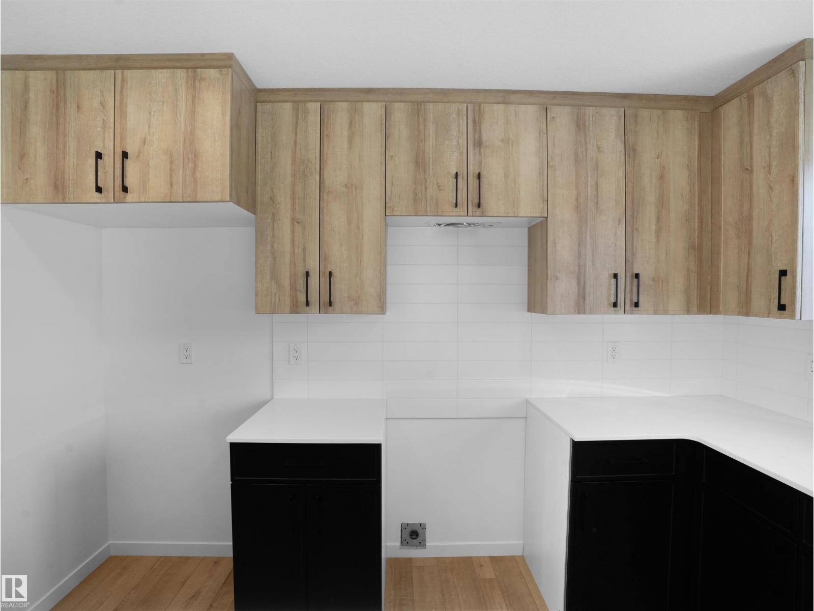 #4 18640 18 AV NW - 11