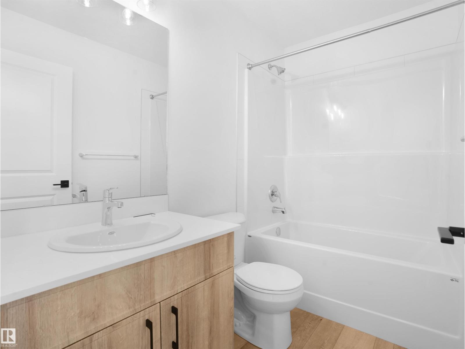 #4 18640 18 AV NW - 26