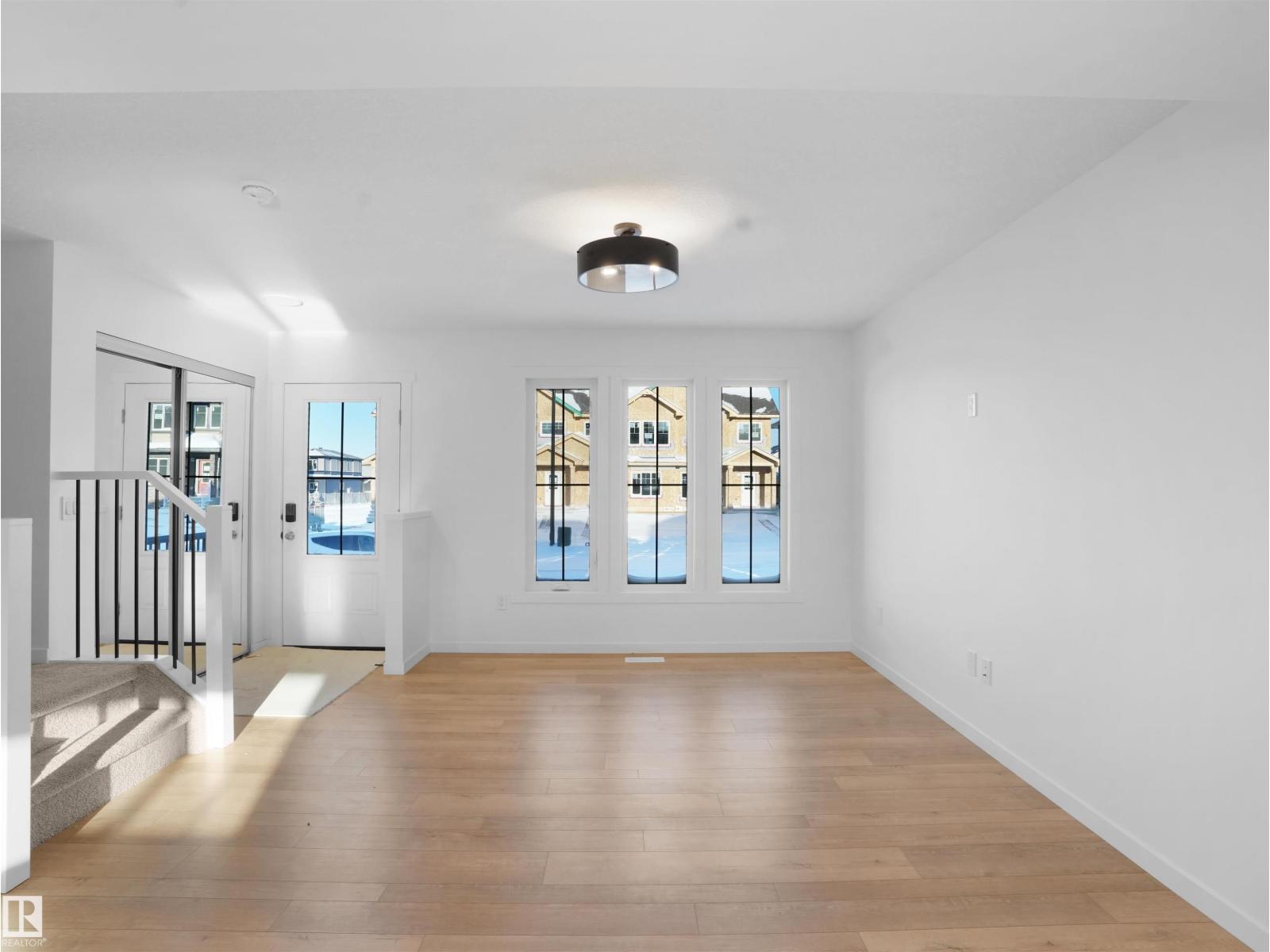 #4 18640 18 AV NW - 5