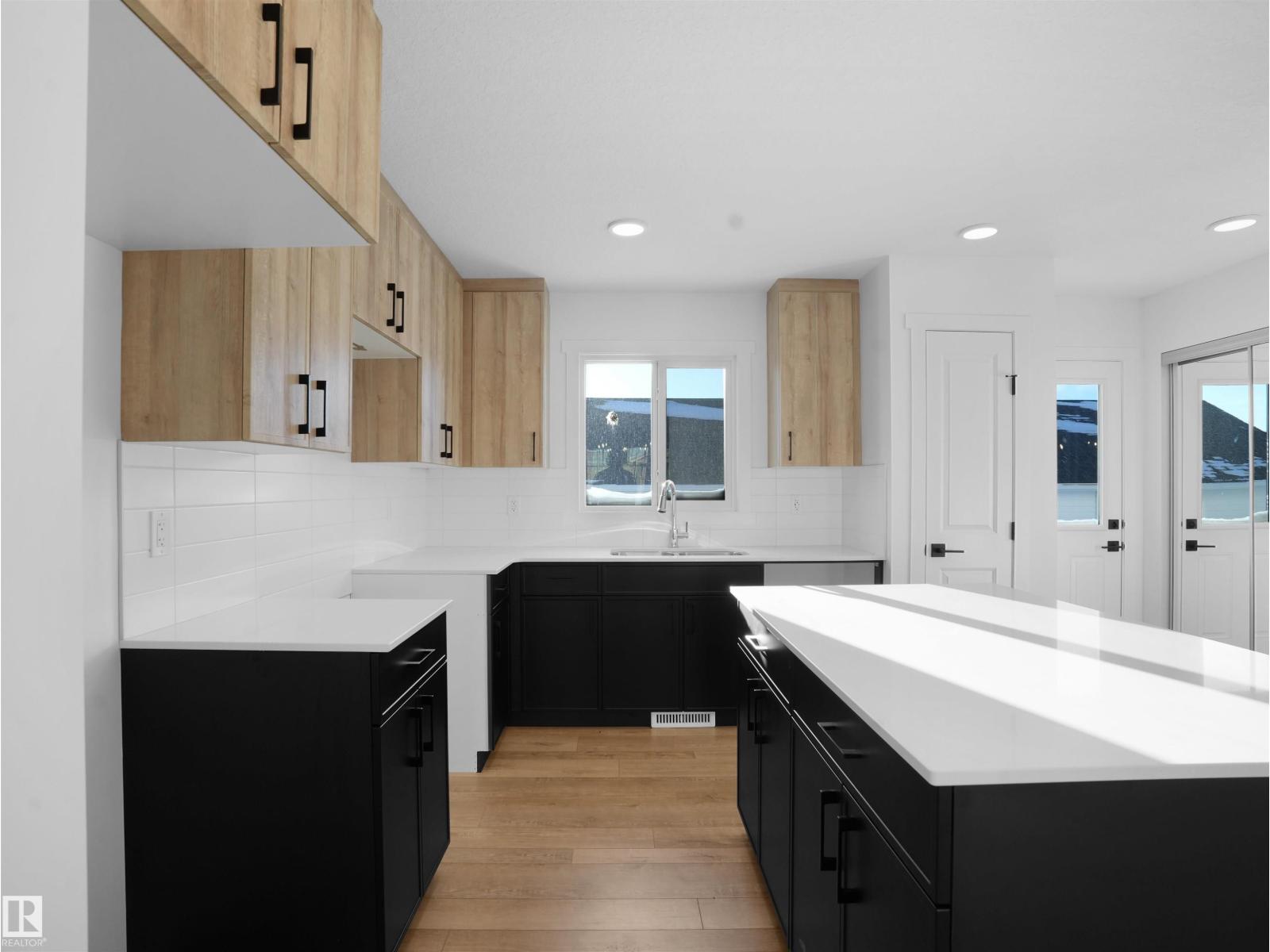 #4 18640 18 AV NW - 9