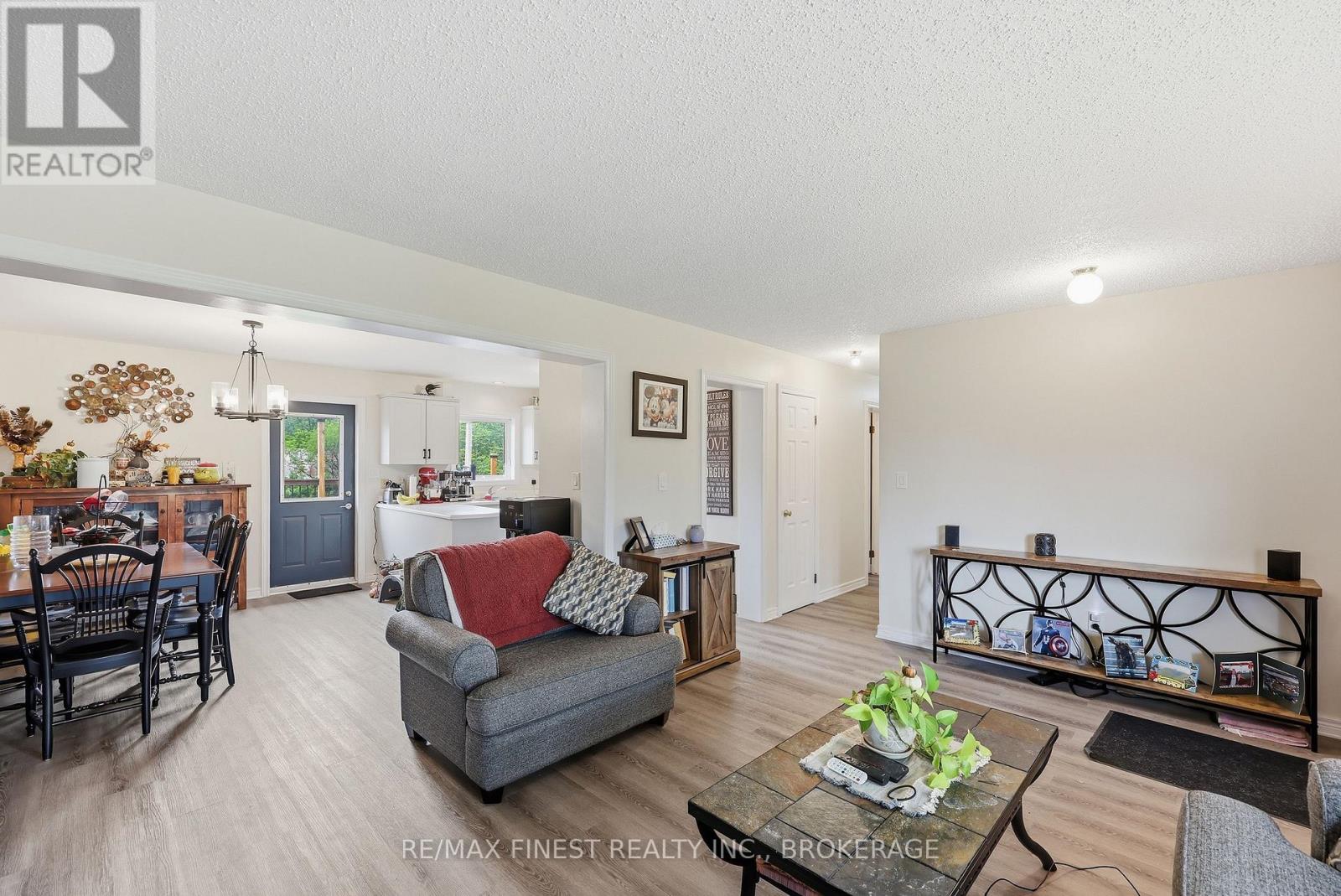 697 HINCH ROAD - 10