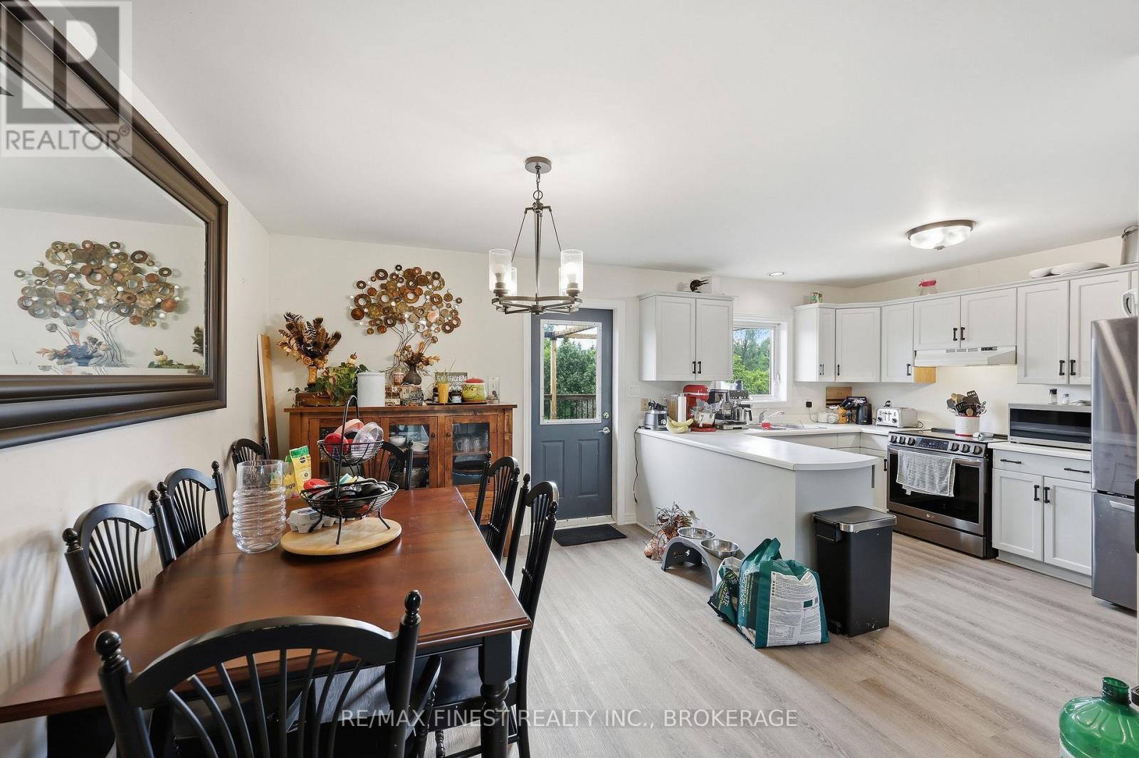 697 HINCH ROAD - 11
