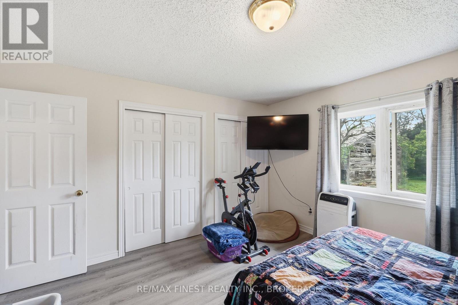 697 HINCH ROAD - 19