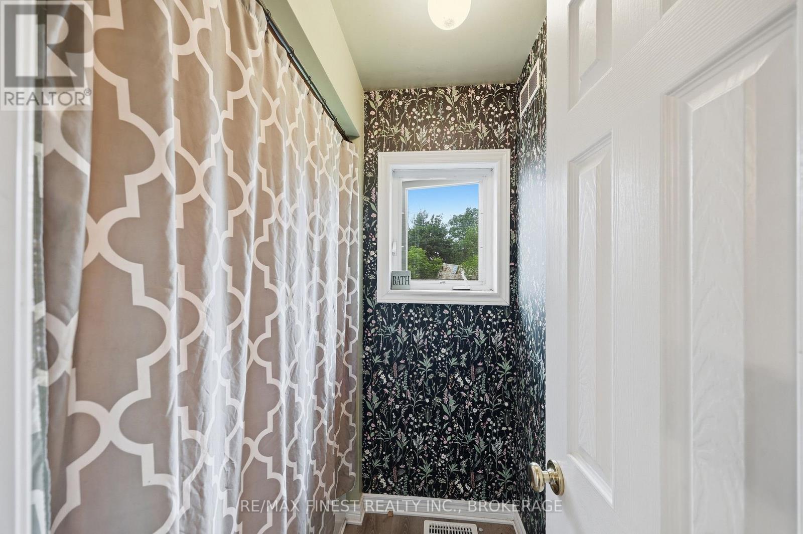 697 HINCH ROAD - 24