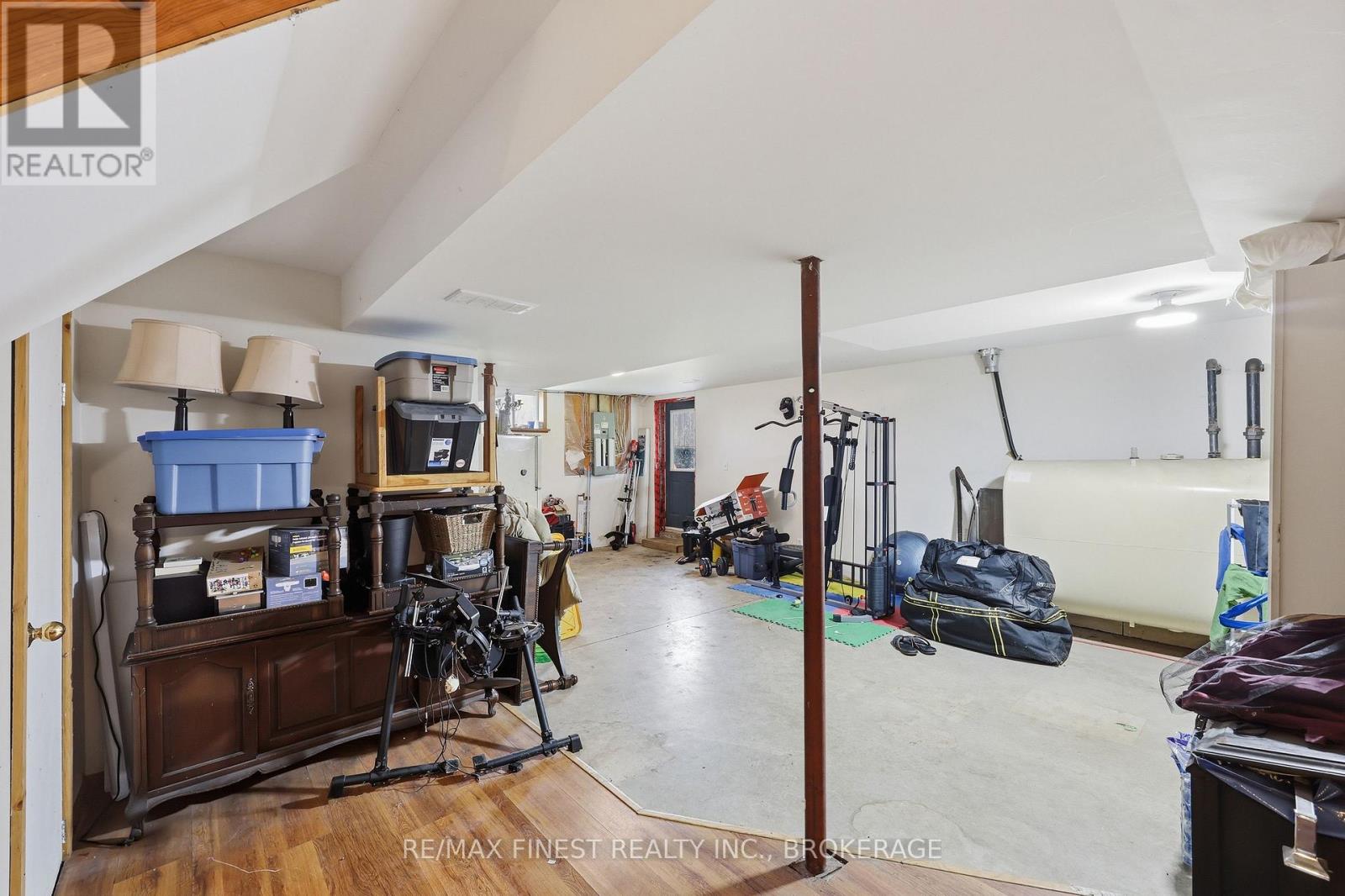 697 HINCH ROAD - 28