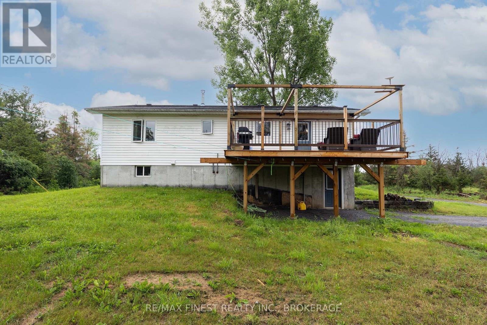 697 HINCH ROAD - 35