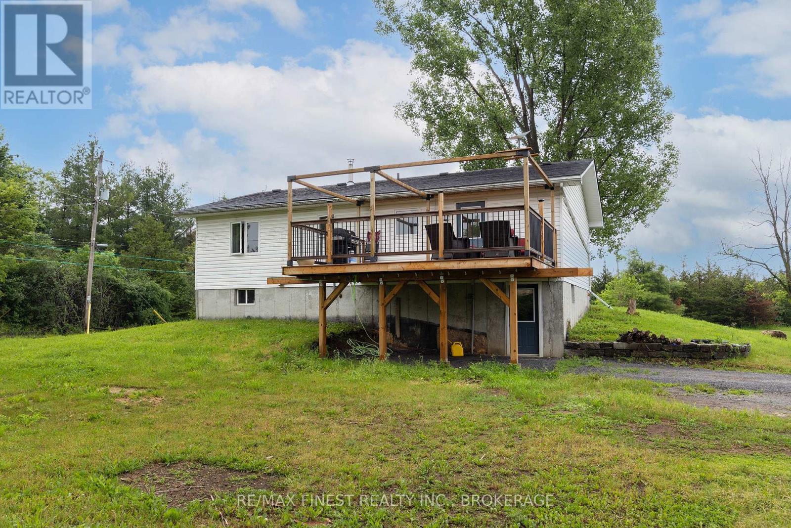 697 HINCH ROAD - 40