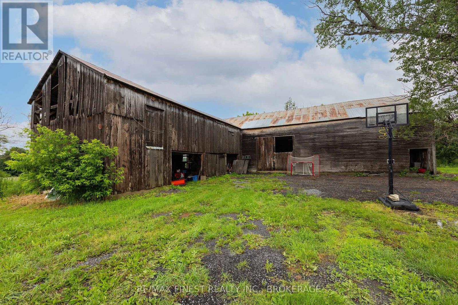 697 HINCH ROAD - 44