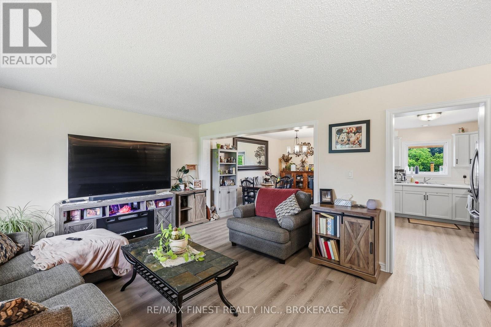 697 HINCH ROAD - 8