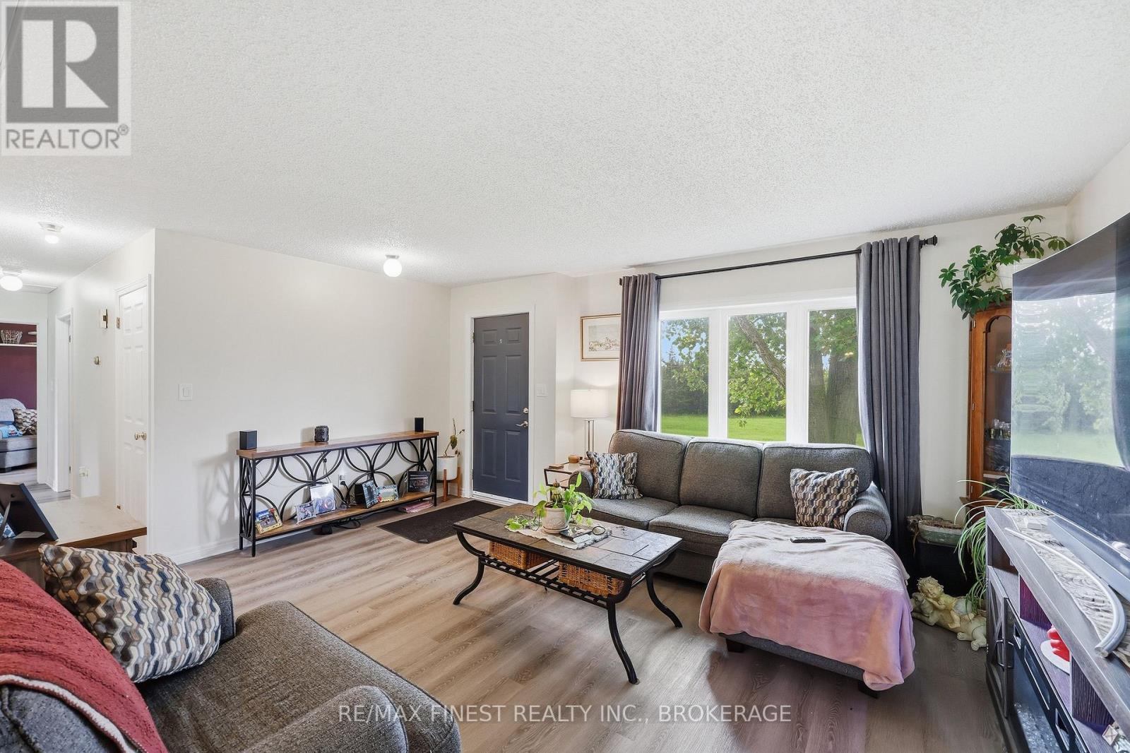 697 HINCH ROAD - 9