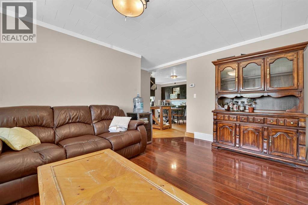 1409 13 Street N — photo 10