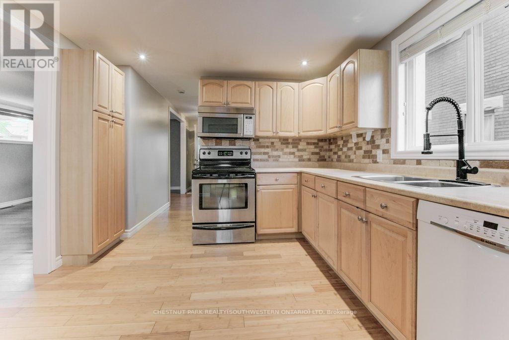 26 ST. LEGER STREET - 12