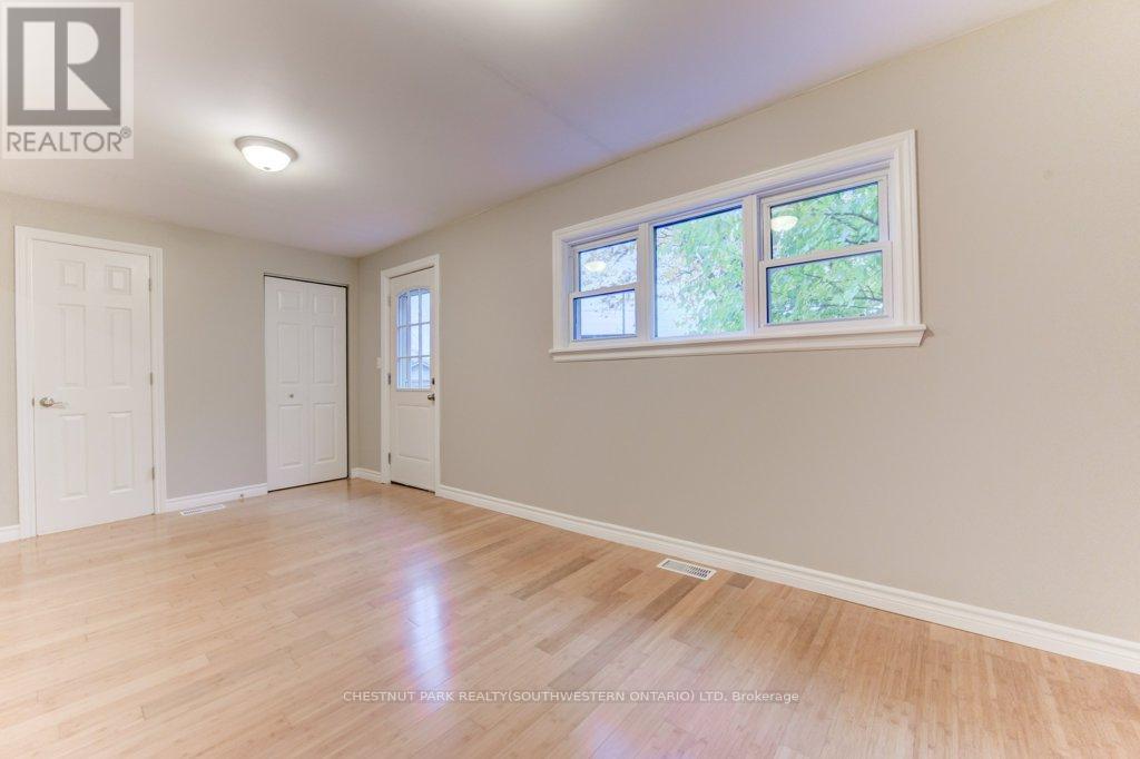 26 ST. LEGER STREET - 14